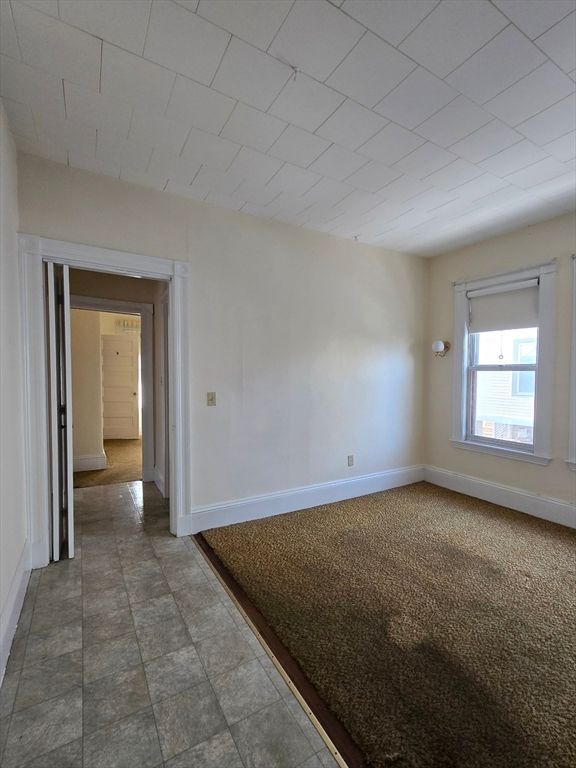 Empty room, Interior