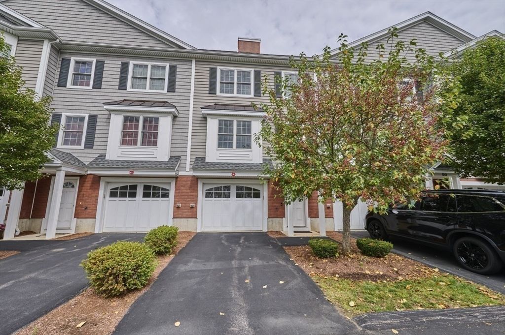 Attached, Exterior, Facade, Brick Facade, Rowhouse