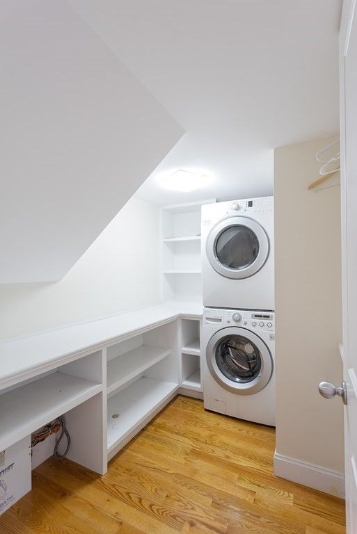 Interior, Utility Closets, Washer, Wood Texture Flooring