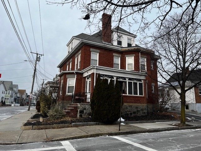 Exterior, Facade, Brick Facade, American Foursquare