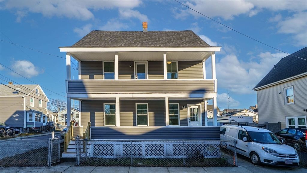 Exterior, Facade, American Foursquare