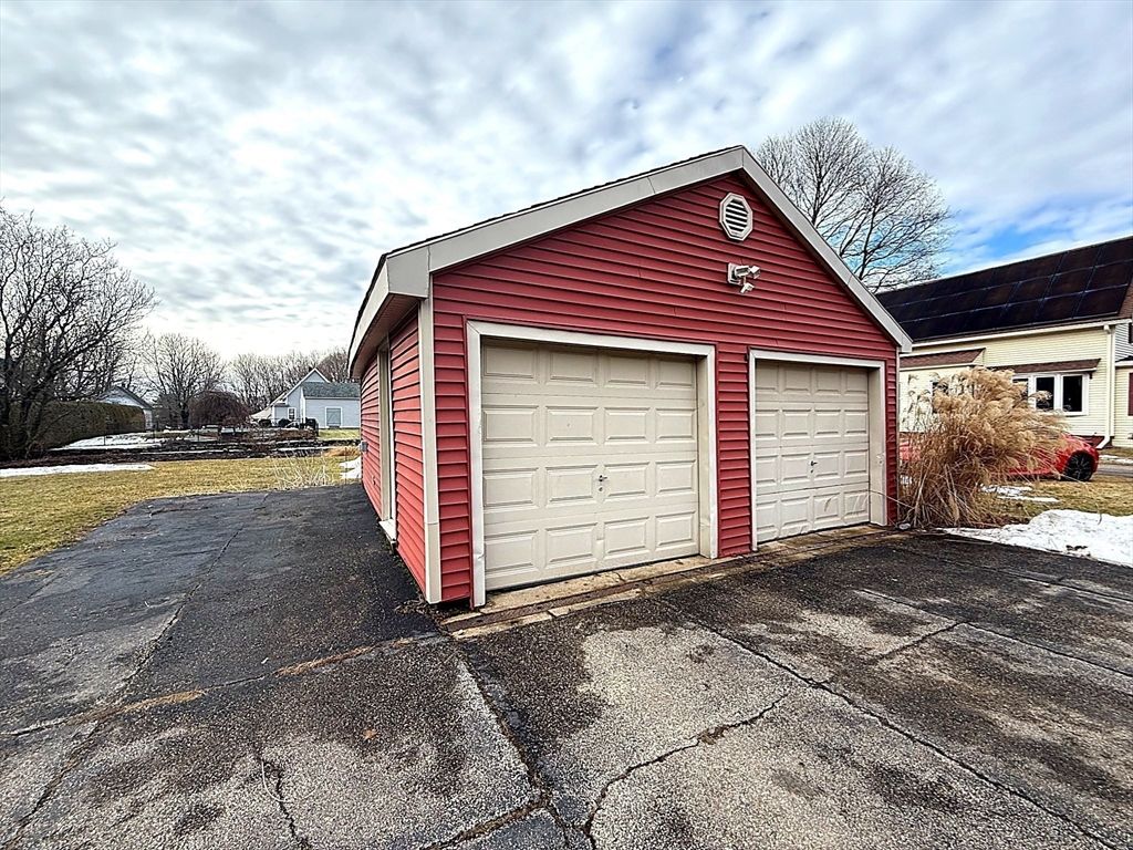 Detached Garage, Exterior