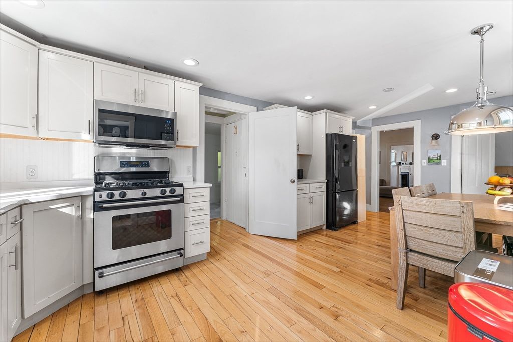 Dining room, Interior, Kitchen, Pendant Lights, Recessed Lighting, Stainless Steel Appliances, Wood Texture Flooring