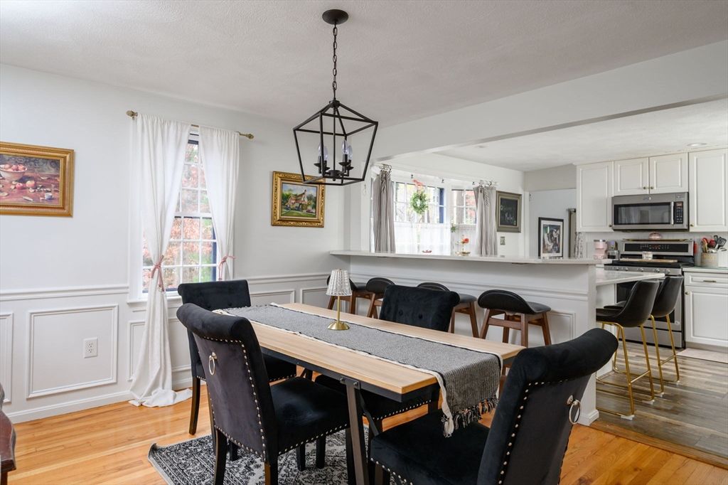 Dining room, Interior, Kitchen, Pendant Lights, Stainless Steel Appliances, Wood Texture Flooring