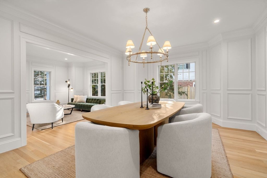 Chandelier, Dining room, Interior, Living room, Recessed Lighting, Wood Texture Flooring