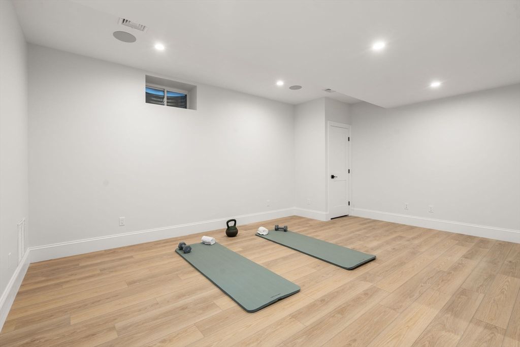 Interior, Recessed Lighting, Wood Texture Flooring