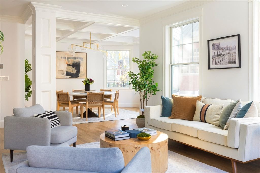 Dining room, Interior, Living room, Recessed Lighting, Wood Texture Flooring