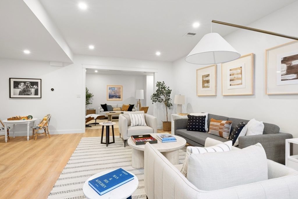 Dining room, Interior, Living room, Recessed Lighting, Wood Texture Flooring