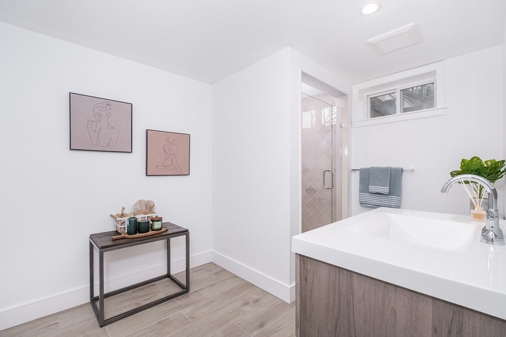 Bathroom, Interior, Recessed Lighting, Wood Texture Flooring