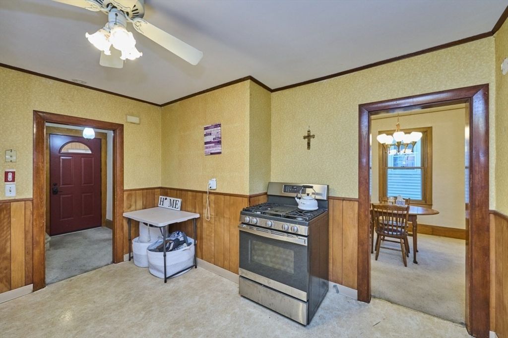 Chandelier, Dining room, Interior, Kitchen