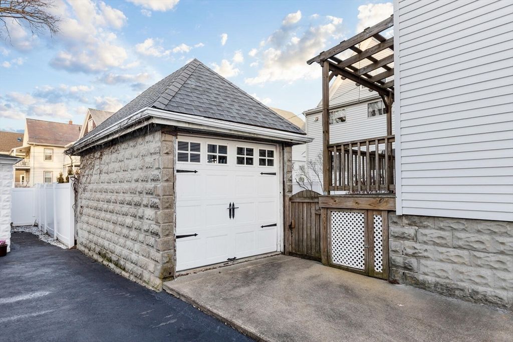 Detached Garage, Exterior