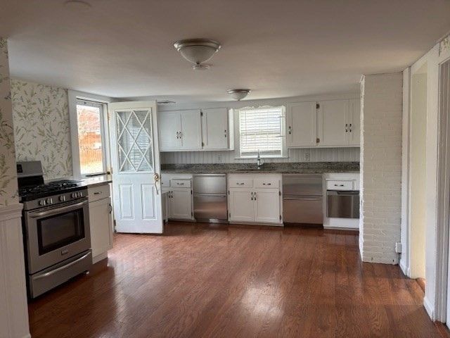 Interior, Kitchen, Stainless Steel Appliances, Wood Texture Flooring