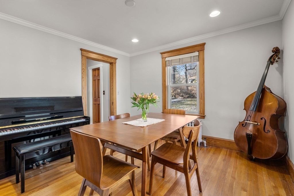 Dining room, Interior, Piano, Recessed Lighting, Wood Texture Flooring