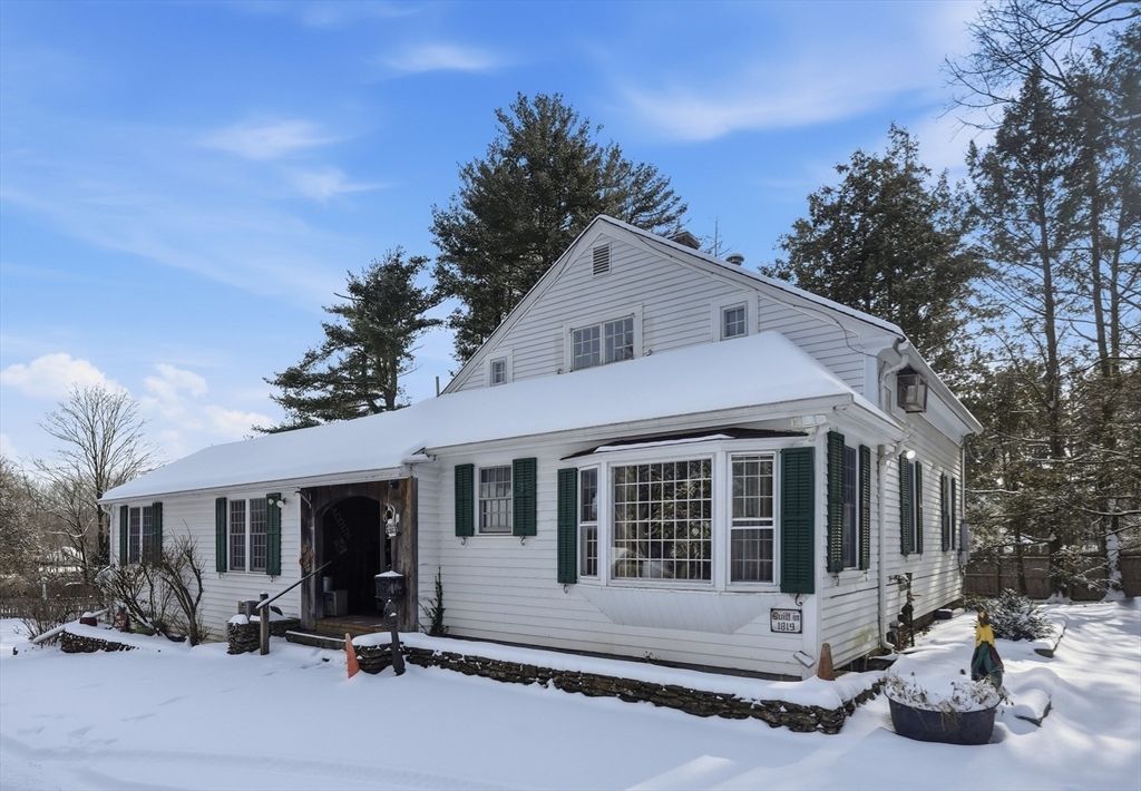 Exterior, Facade, Farmhouse