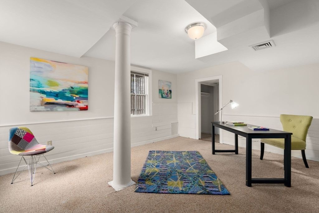 Home Office, Interior