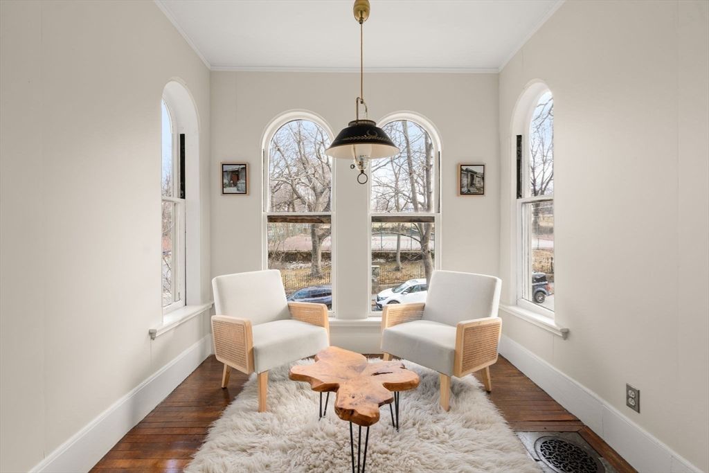 Interior, Pendant Lights, Wood Texture Flooring
