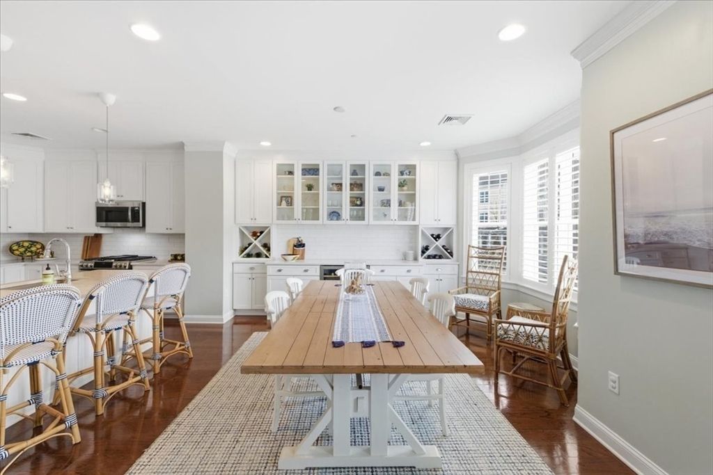 Dining room, Interior, Kitchen, Pendant Lights, Recessed Lighting, Wood Texture Flooring