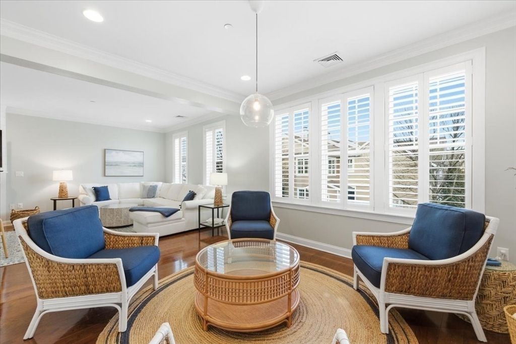 Interior, Living room, Pendant Lights, Recessed Lighting, Wood Texture Flooring