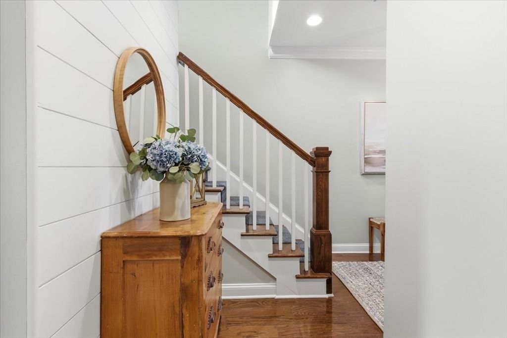Interior, Recessed Lighting, Wood Texture Flooring