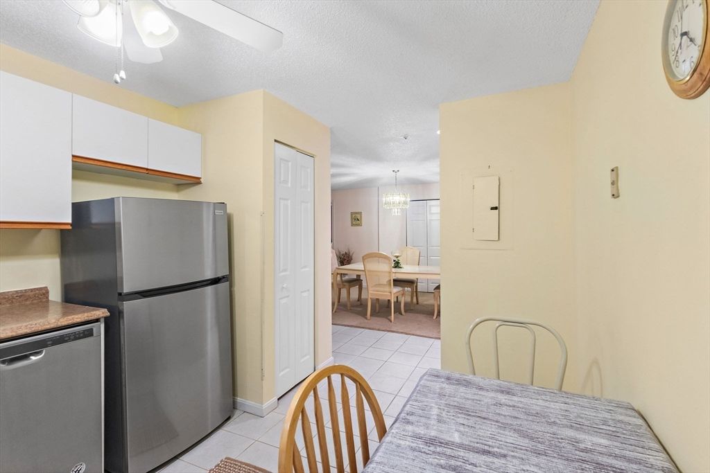 Chandelier, Dining room, Interior, Kitchen