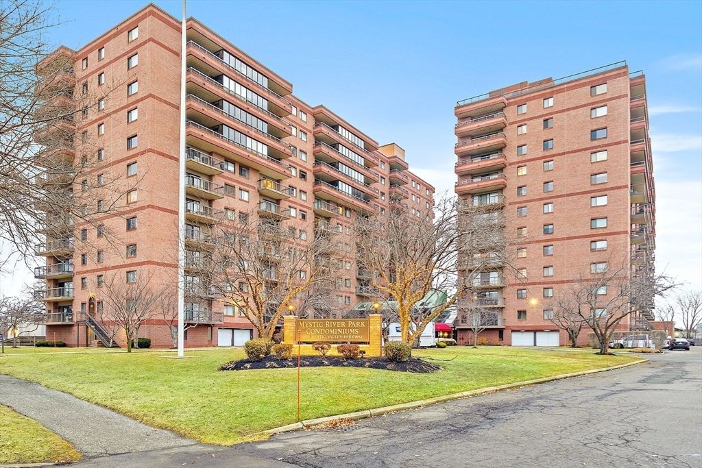 Exterior, Facade, Condo Building