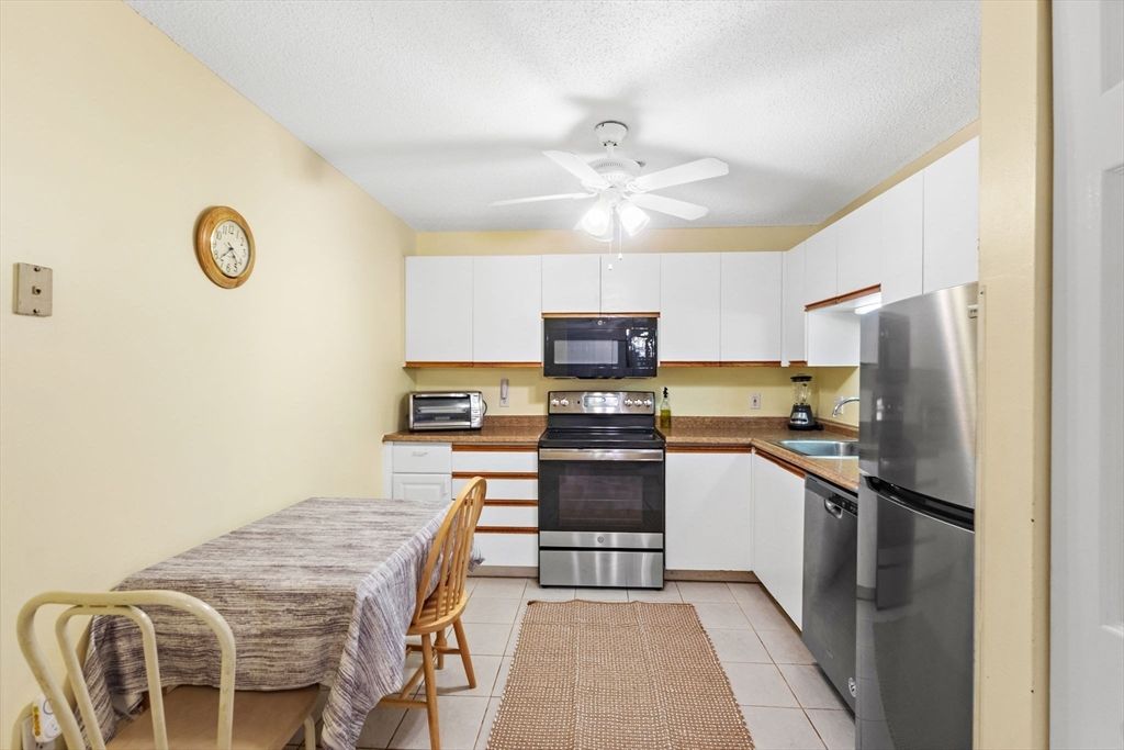 Dining room, Interior, Kitchen, Stainless Steel Appliances