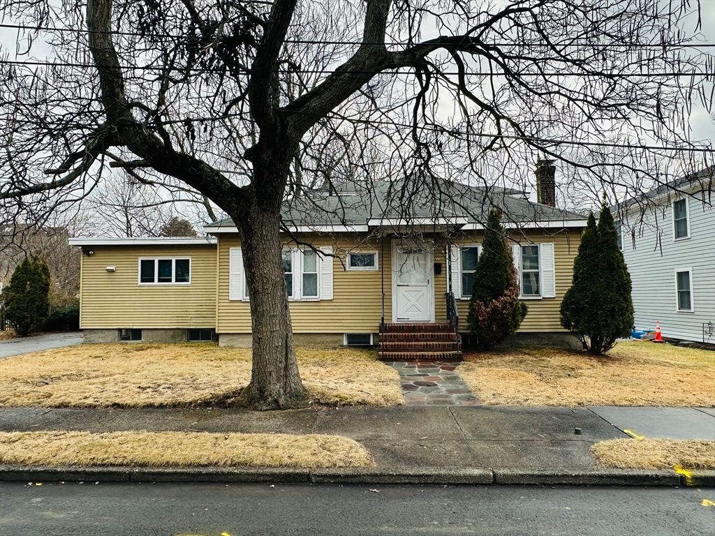Exterior, Facade, Cape Cod