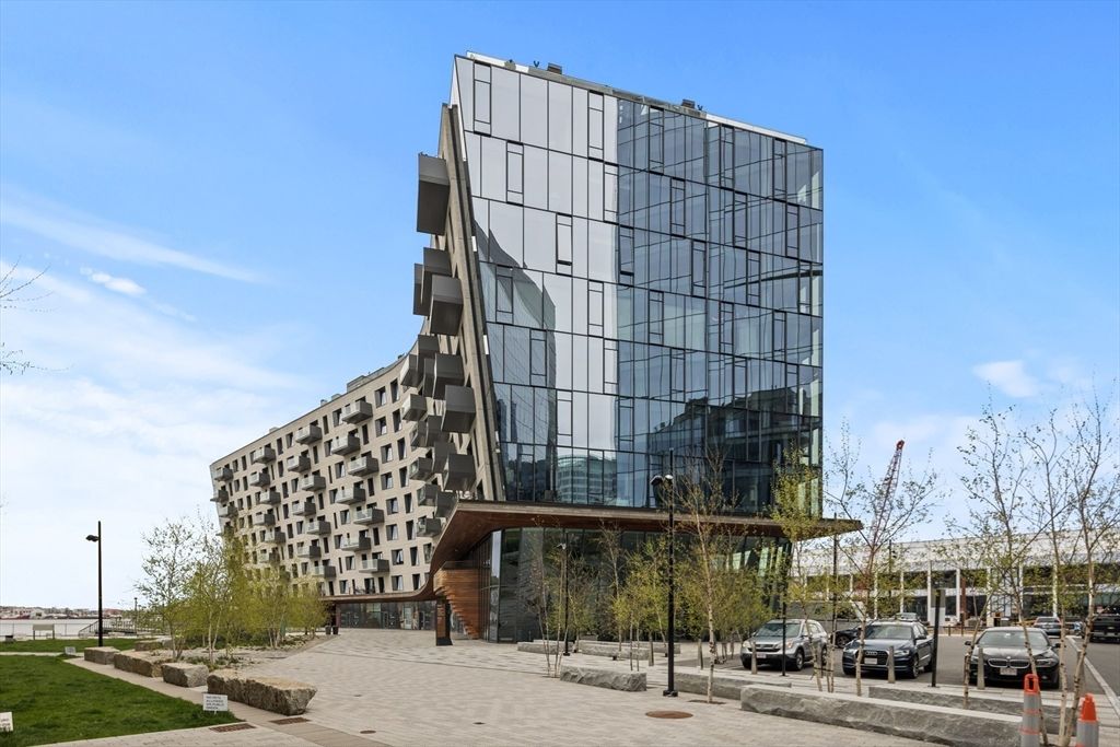 Exterior, Facade, Highrise