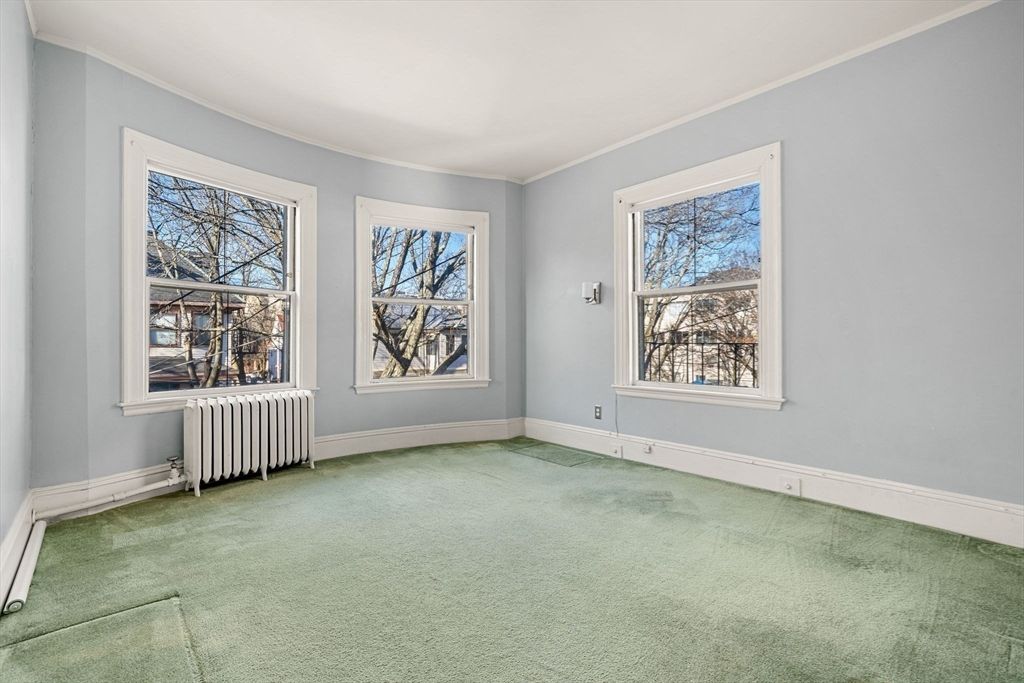Empty room, Interior