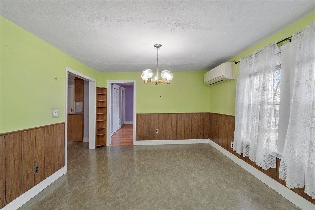 Empty room, Interior, Pendant Lights