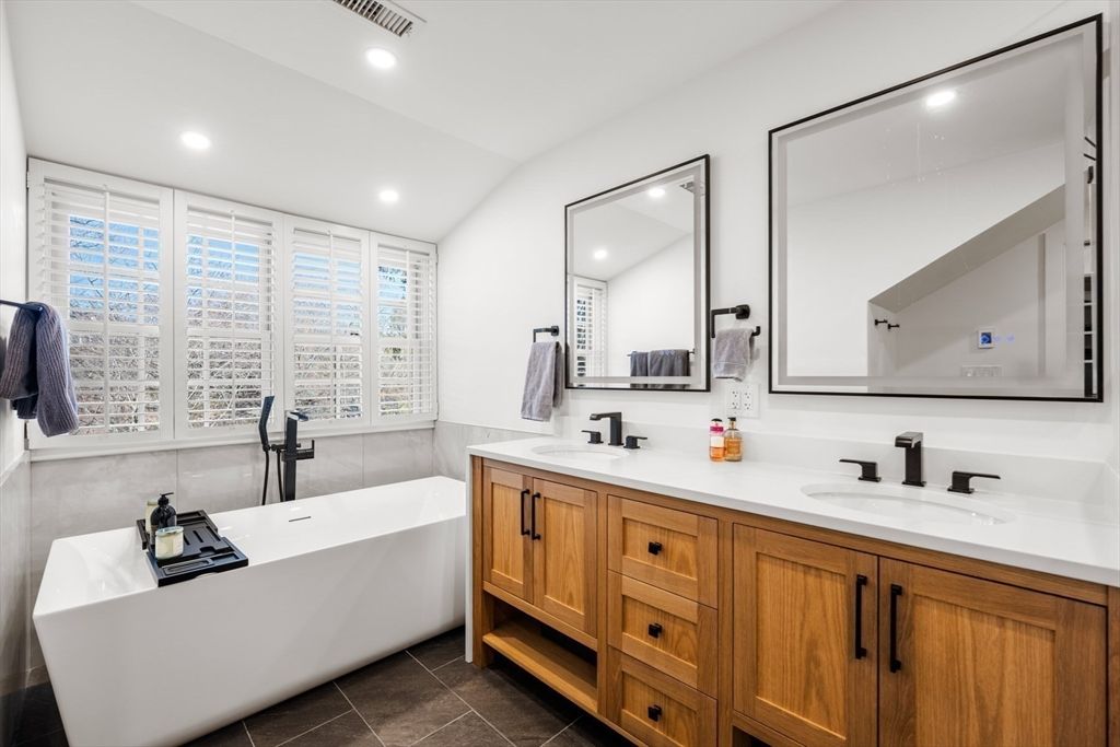 Bathroom, Dual Sink Vanities, Free Standing Baths, Interior, Recessed Lighting