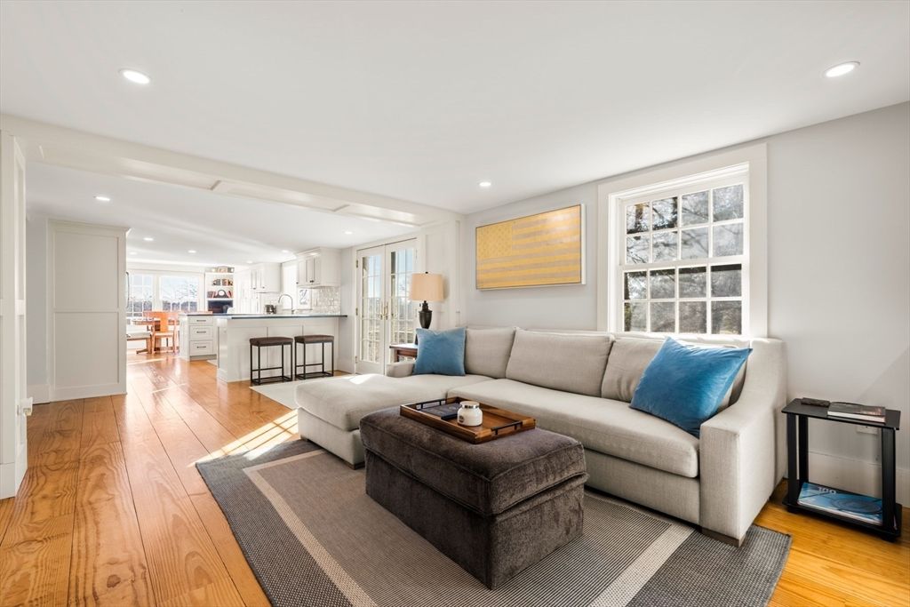 Interior, Kitchen, Living room, Recessed Lighting, Wood Texture Flooring