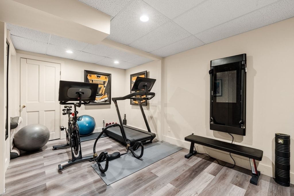 Fitness Equipment, Interior, Recessed Lighting, Wood Texture Flooring