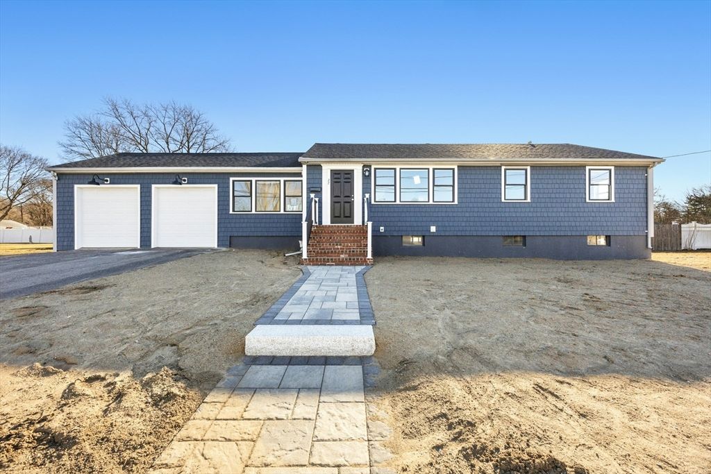 Attached, Exterior, Facade, Cape Cod