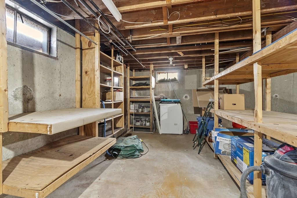 Interior, Washer, Wooden Beams