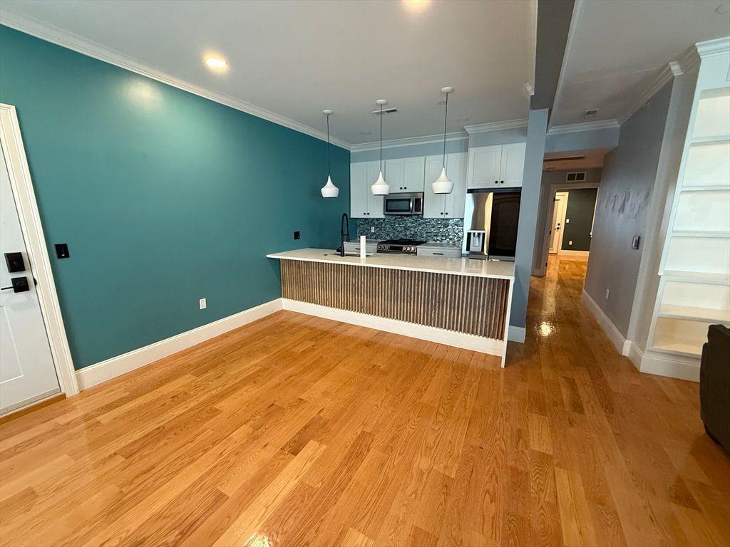 Interior, Kitchen, Pendant Lights, Recessed Lighting, Wood Texture Flooring