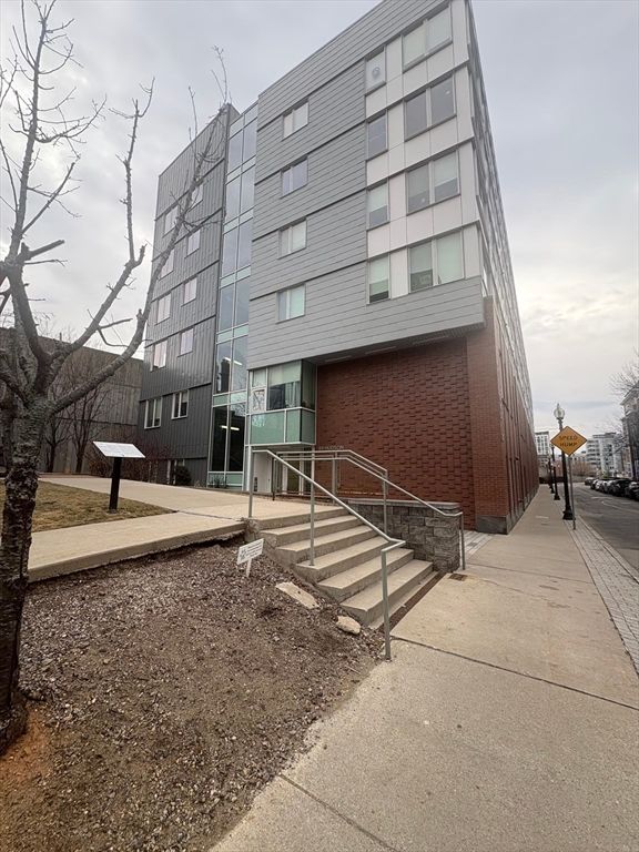 Exterior, Facade, Brick Facade, Highrise