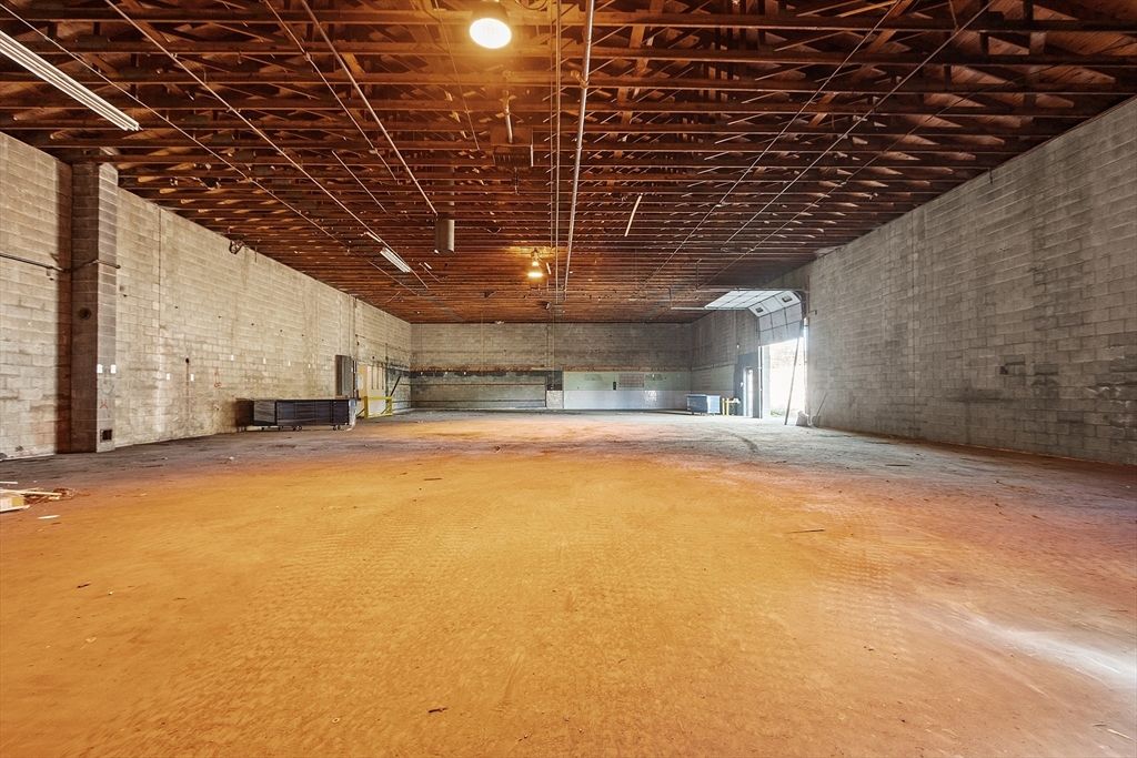 Interior, Pendant Lights, Stone Walls, Wooden Beams