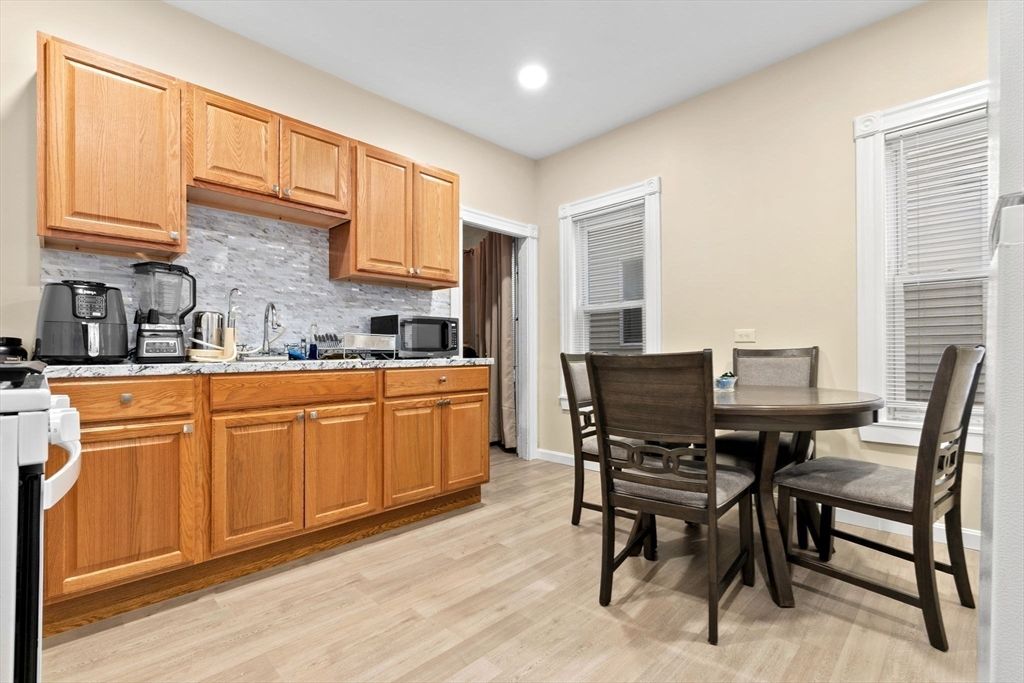 Dining room, Interior, Kitchen, Recessed Lighting, Wood Texture Flooring