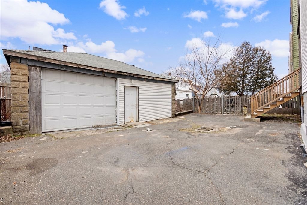 Detached Garage, Exterior