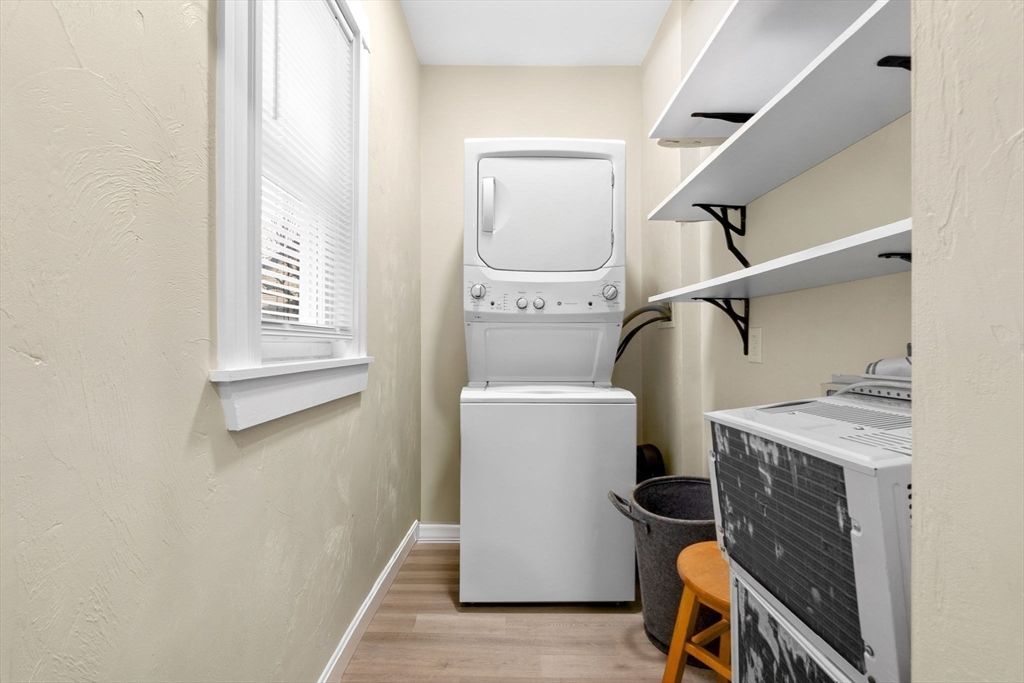 Interior, Utility Closets, Washer, Wood Texture Flooring