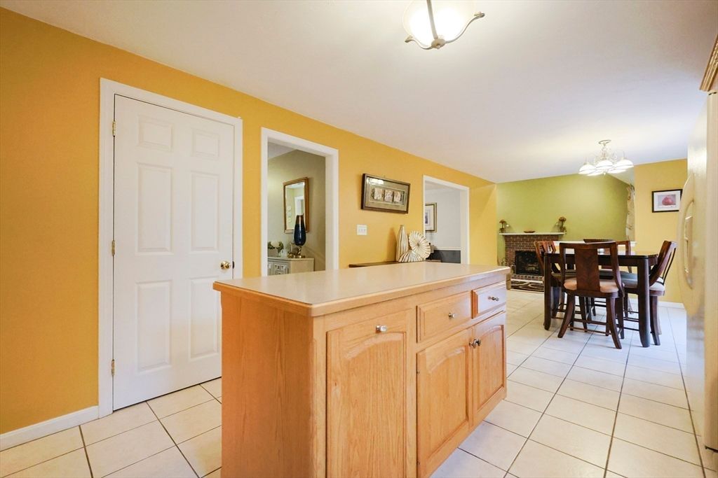 Chandelier, Dining room, Fireplace, Interior