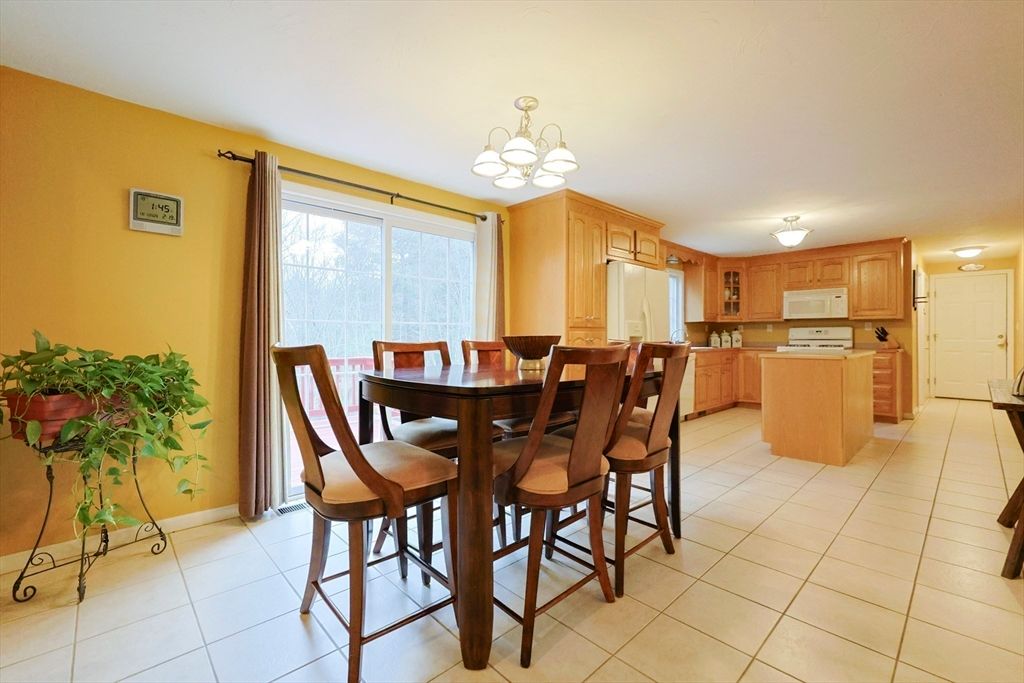 Chandelier, Dining room, Interior, Kitchen
