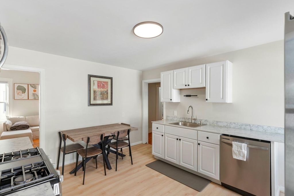 Dining room, Interior, Kitchen, Stainless Steel Appliances, Wood Texture Flooring