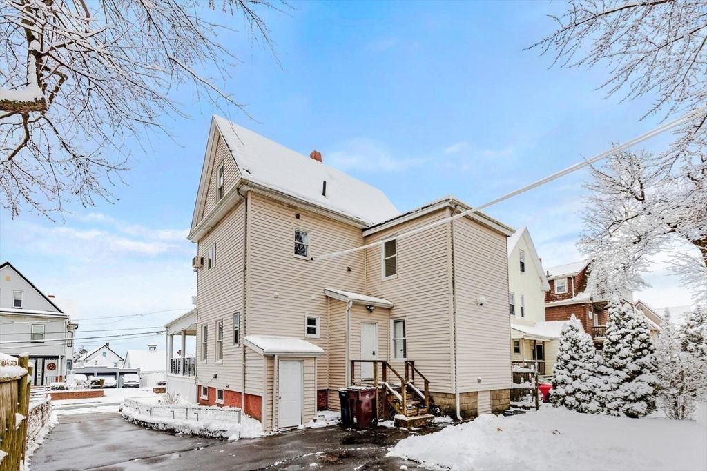 Attached, Exterior, Facade, Rowhouse