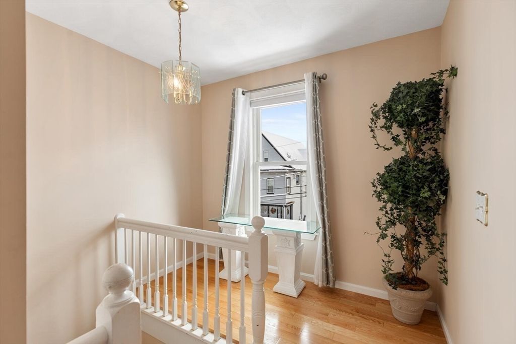 Interior, Pendant Lights, Wood Texture Flooring