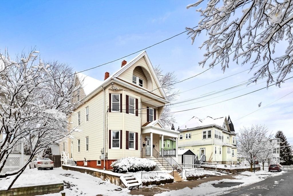 Exterior, Facade, Queen Anne Victorian