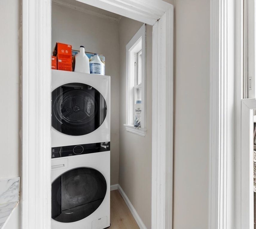 Interior, Utility Closets, Washer, Wood Texture Flooring