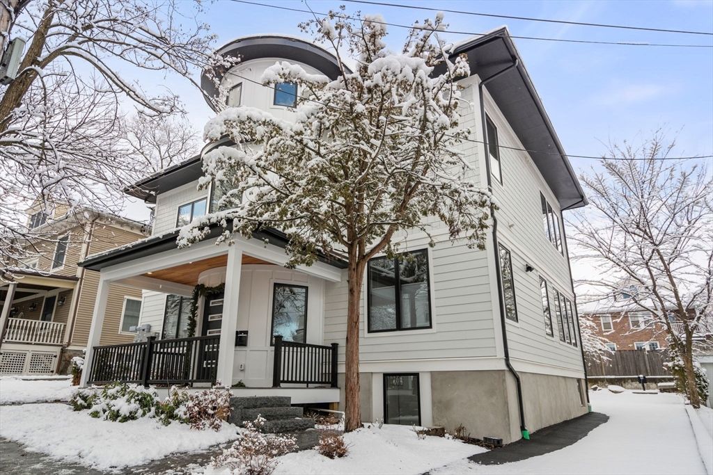 Exterior, Facade, Rowhouse