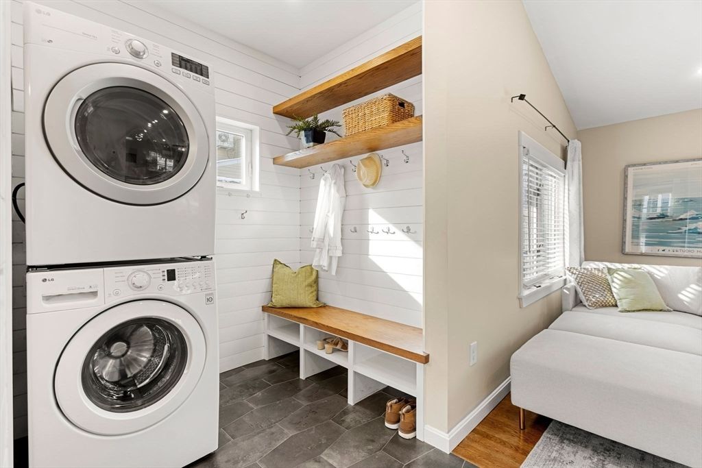 Interior, Recessed Lighting, Utility Closets, Washer, Wood Texture Flooring